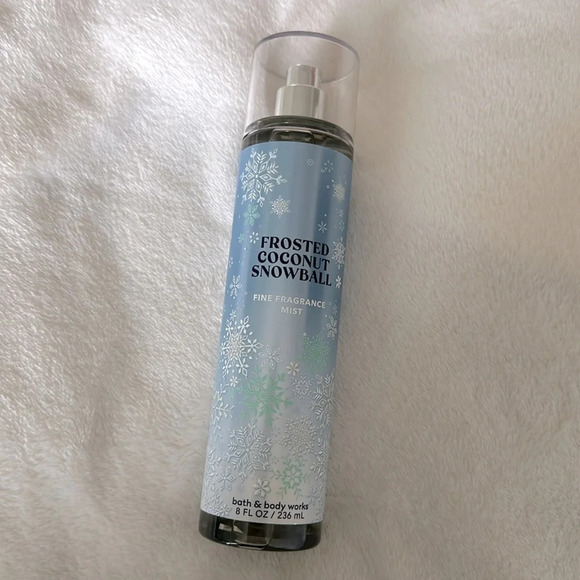 Bath and Bodyworks Fine Fragrance Mist - Frosted Coconut Snowball 🥥❄️ - Picture 1 of 1